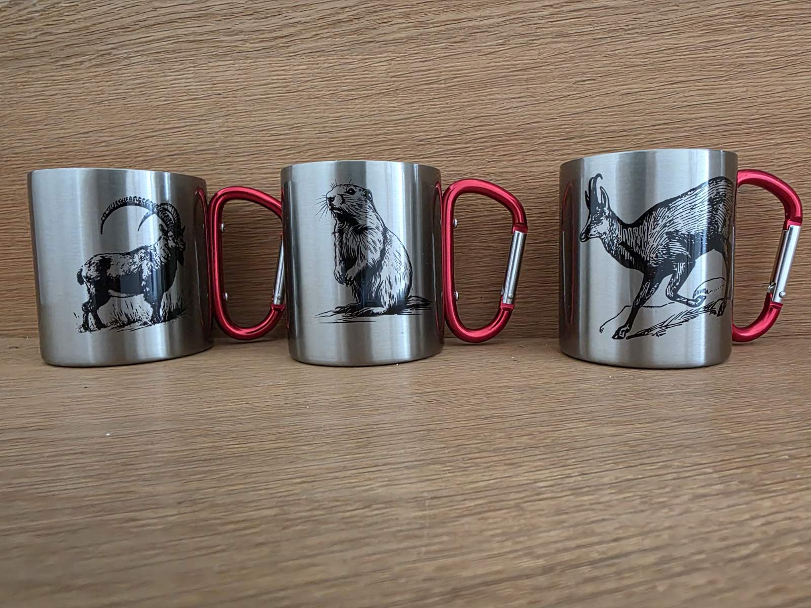 Kleine Edelstahltassen mit Karabiner